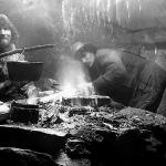 Around the fishing pot in the old Ellevann hut 1915.jpg